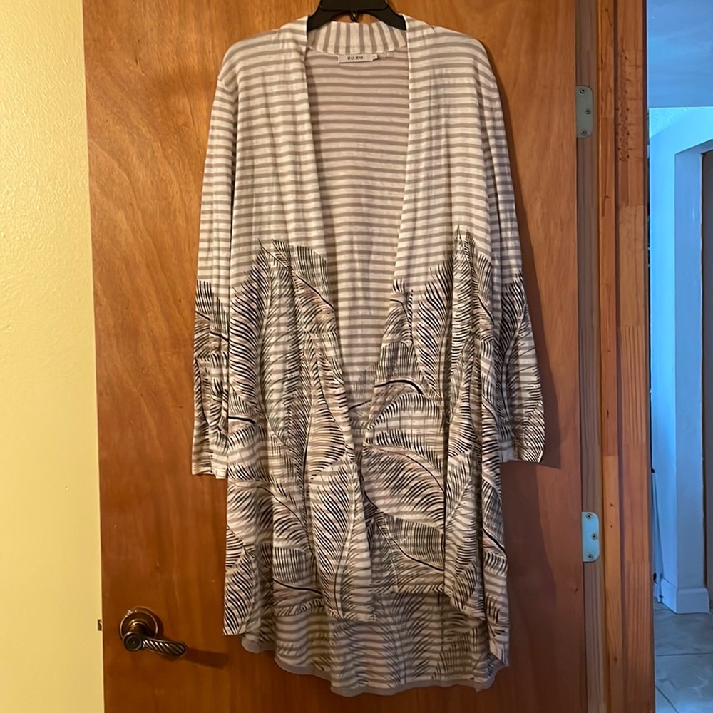 Unique Zozo hand printed cardigan, long sleeve, asymmetrical 68% linen💕 (OLCC)
